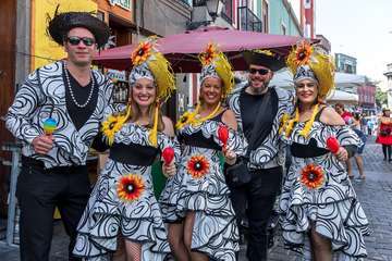 El Carnaval 'okupa' las calles del casco antiguo de la capital (Foto José Francisco Fernández Belda)